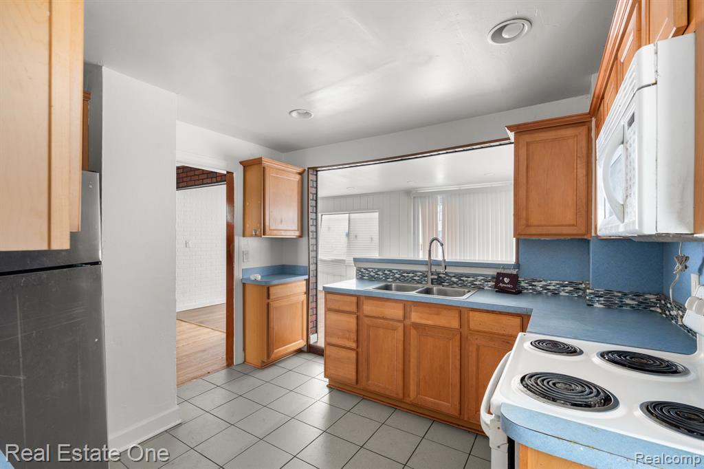 5370 SEEBALDT Street, Detroit, MI 48204 — Photo 13