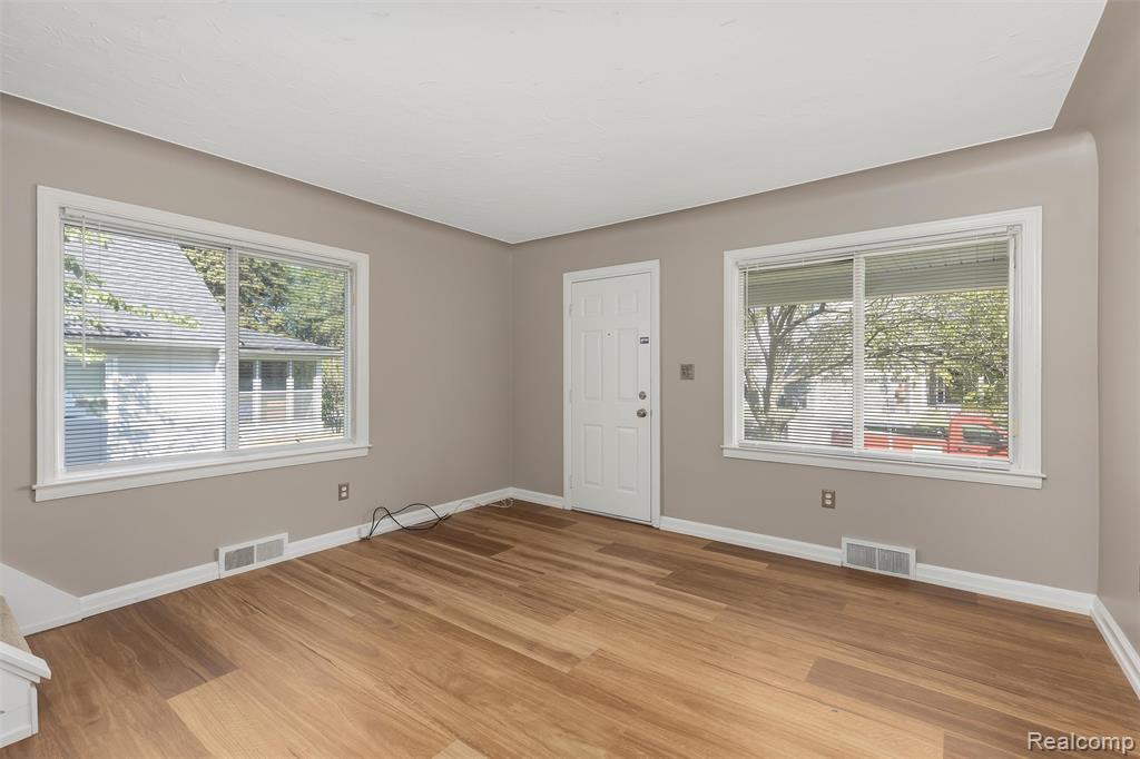 712 Golf Avenue, Royal Oak, MI 48073 — Photo 8