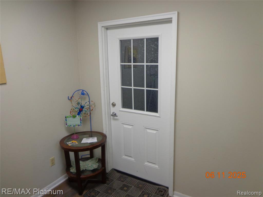 3554 Avon Street, Hartland, MI 48353 — Photo 2