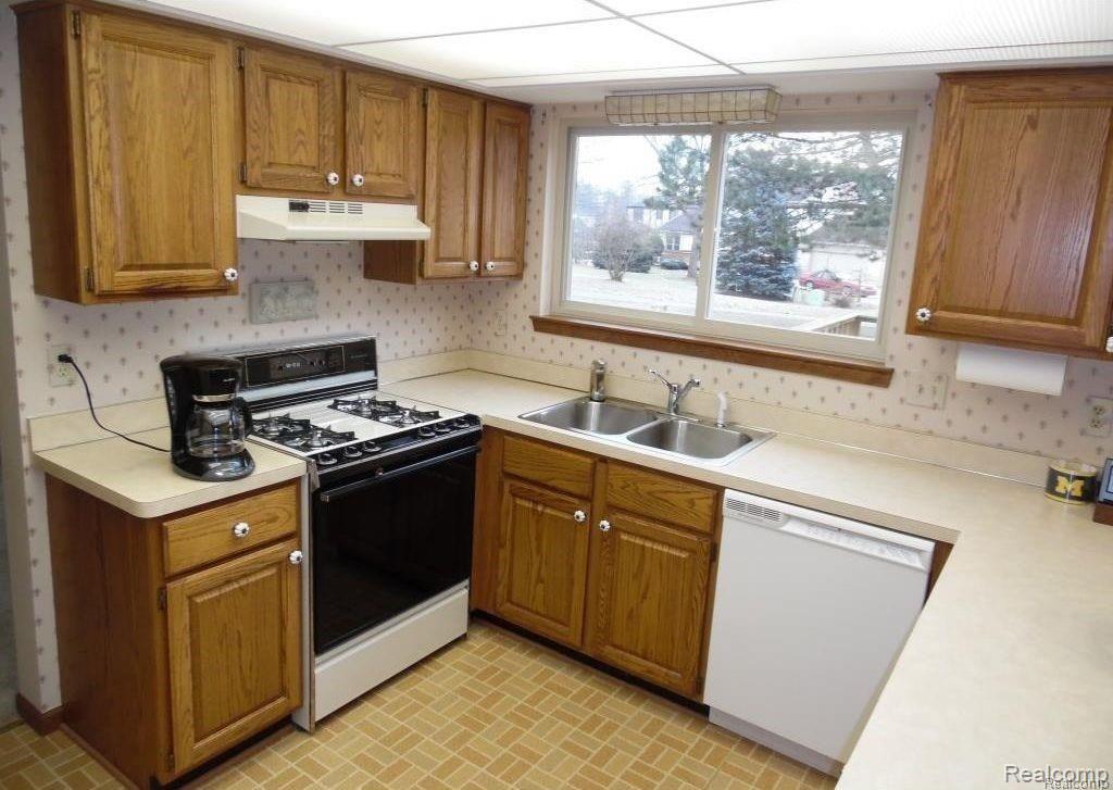 720 SHELLEY Drive, Rochester Hills, MI 48307 — Photo 12