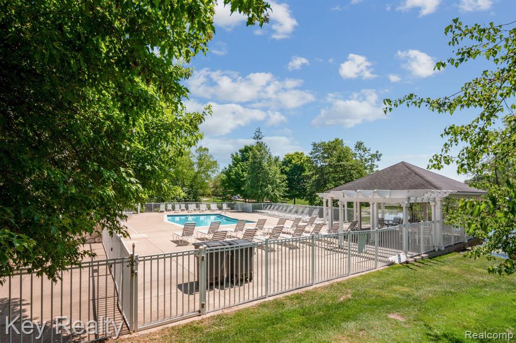 50424 LIVINGSTON Drive, Northville, MI 48168 — Photo 47