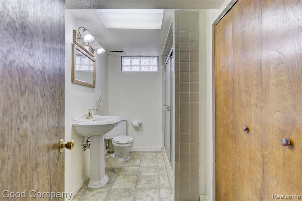 960 Columbia Road, Berkley, MI 48072 — Photo 35