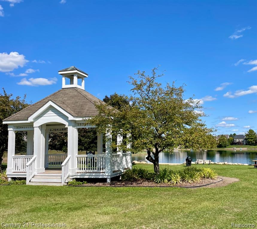 778 W Peninsula Court, Oxford, MI, 48371