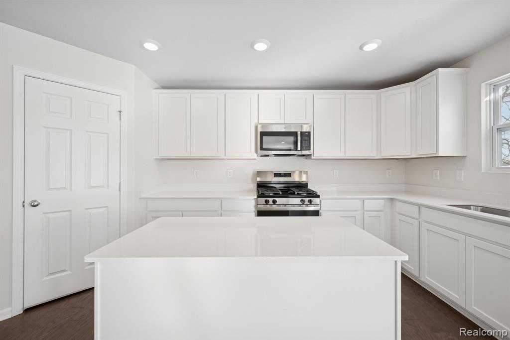 700 Knollwood Bend, Chelsea, MI 48118 — Photo 5
