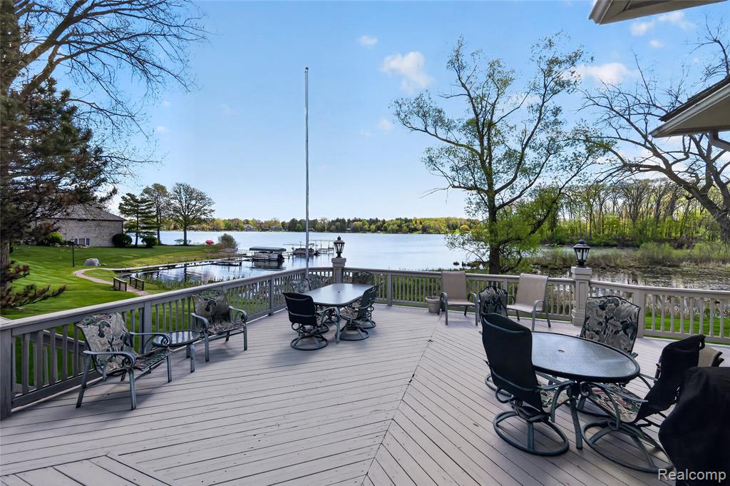 24 Chateaux Du Lac, Fenton, MI 48430 — Photo 10