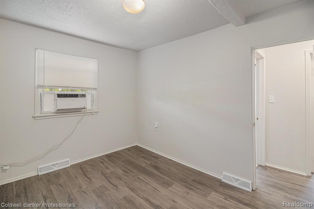 2761 Gorlad Street, Orion, MI — Photo 18