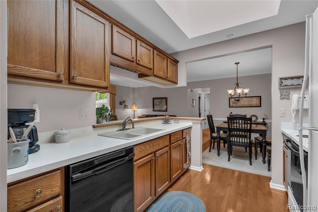 48679 Aberdeen Court, Shelby Twp, MI 48315 — Photo 7