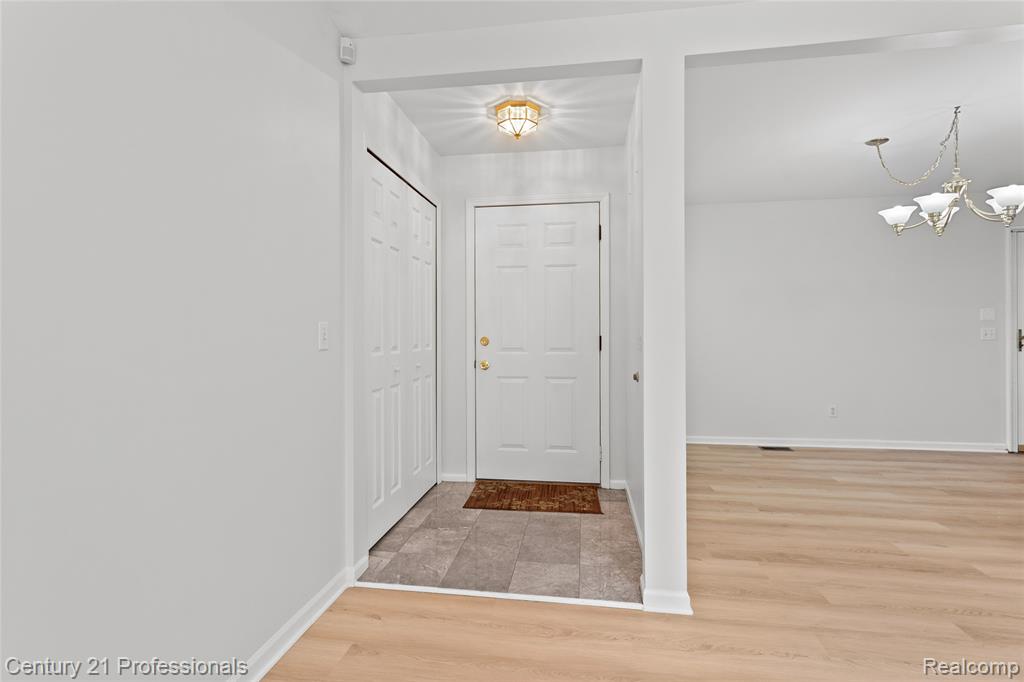 18344 Greenmeadow Drive, Clinton Twp, MI 48038 — Photo 5