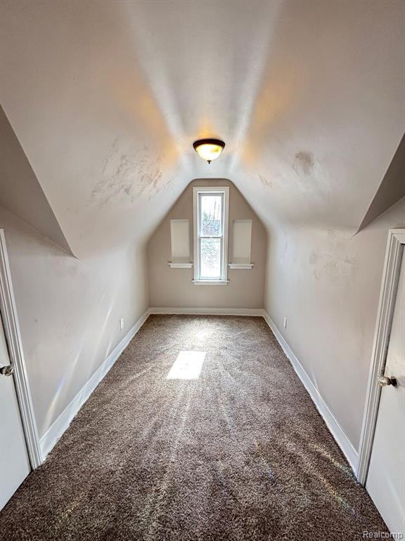 1528 ROSLYN Road, Grosse Pointe Woods, MI 48236 — Photo 12