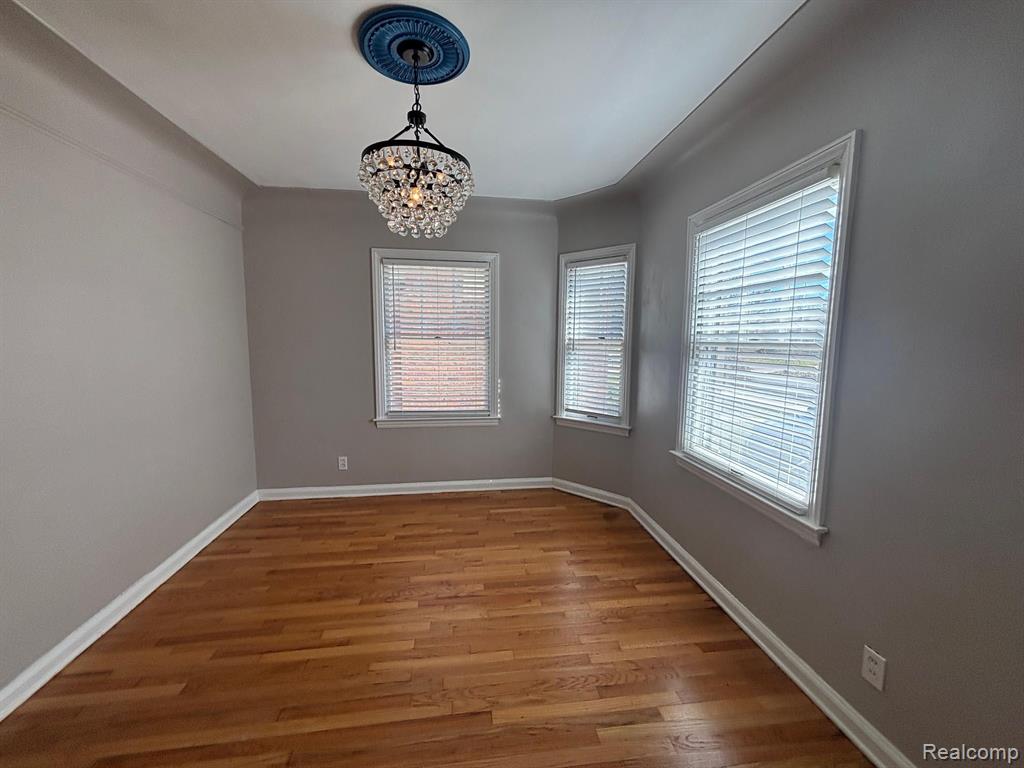 1528 ROSLYN Road, Grosse Pointe Woods, MI 48236 — Photo 5