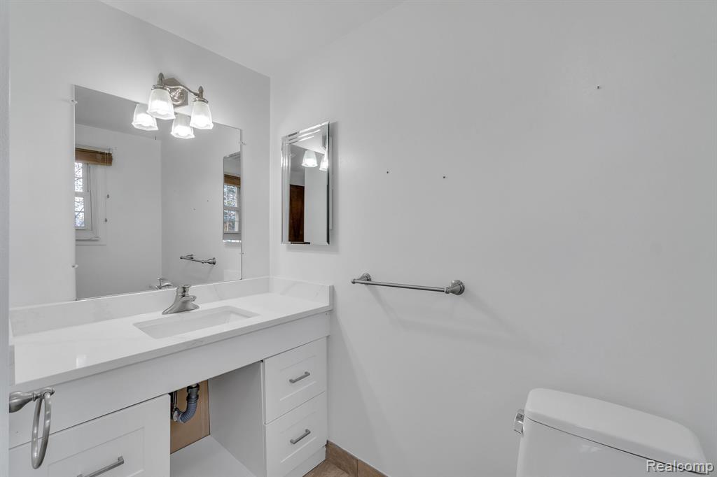 4248 WHITEBIRCH Drive, West Bloomfield, MI 48323 — Photo 28