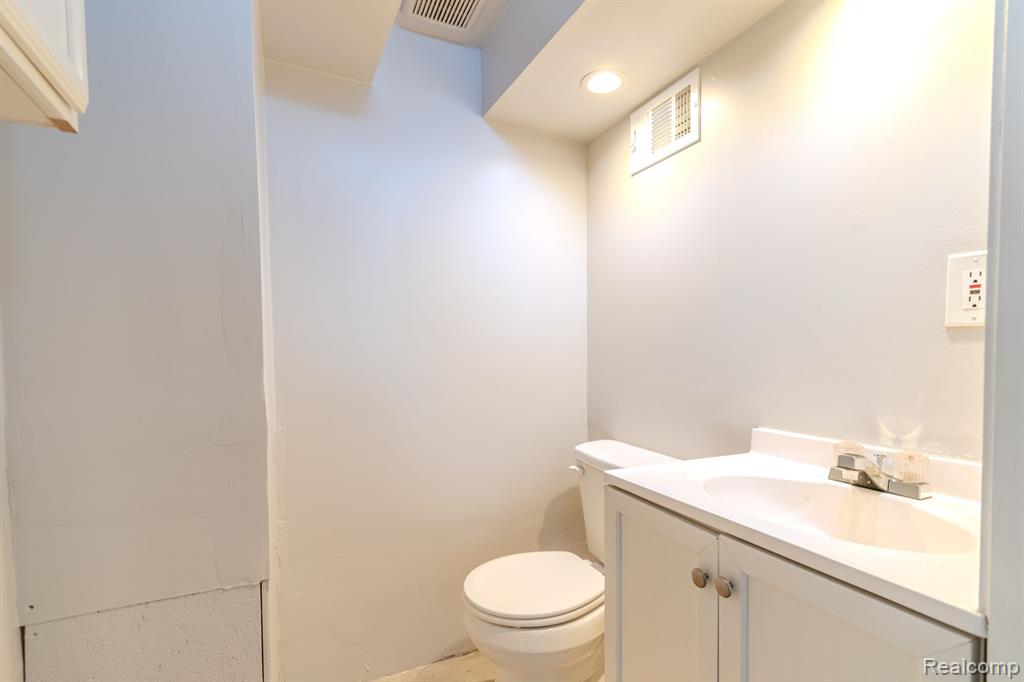 8126 Standard St, Center Line, MI 48015 — Photo 14