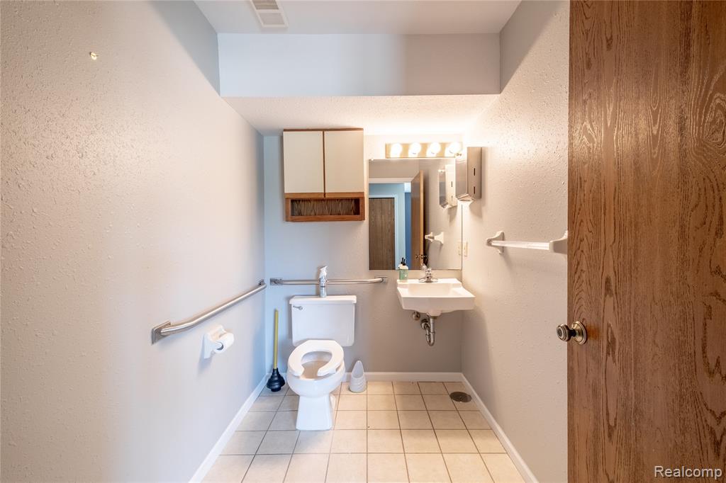 536 Perry Road, Grand Blanc, MI 48439 — Photo 17