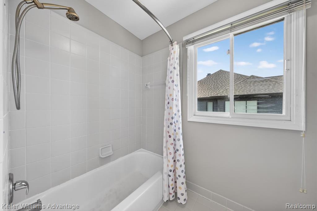6356 Branford Drive, West Bloomfield, MI — Photo 43