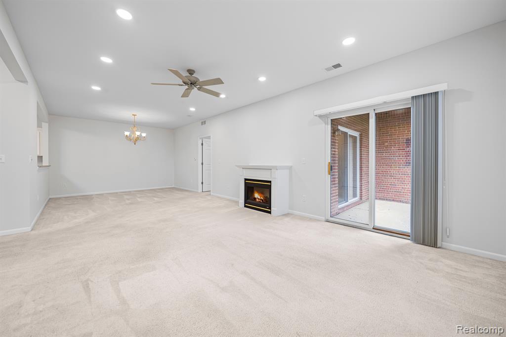 45622 WARWICK Drive, Macomb, MI 48044 — Photo 9
