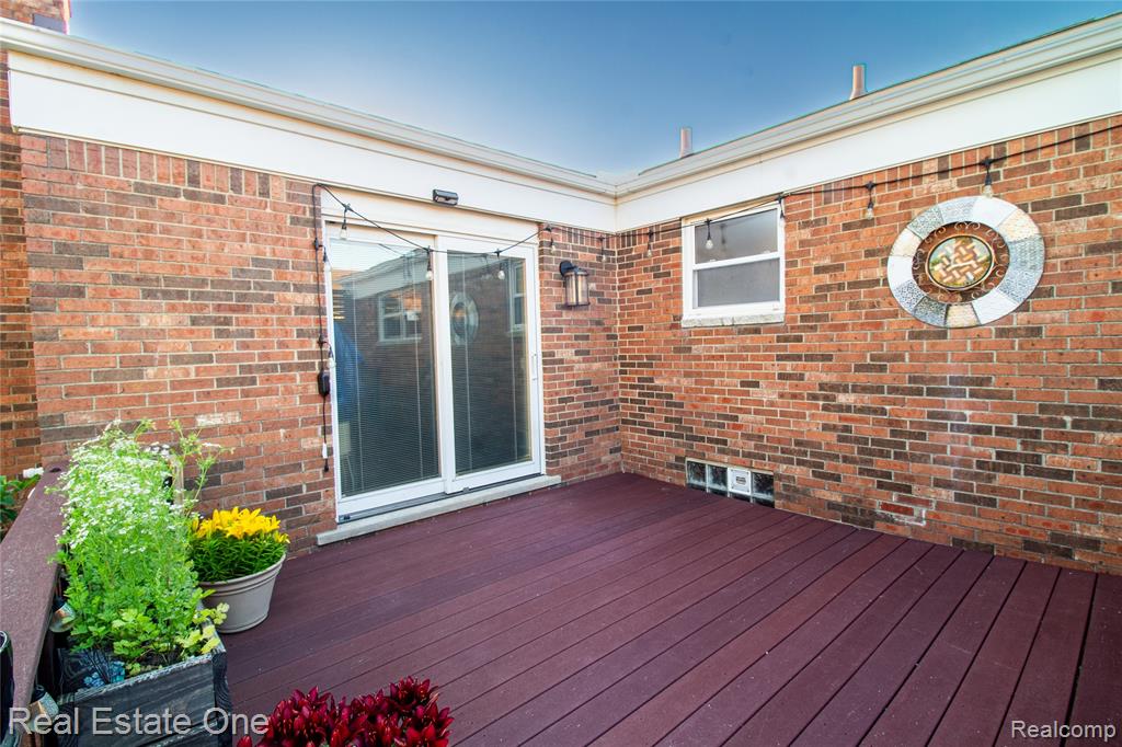 4300 Connie Drive, Sterling Heights, MI 48310 — Photo 23