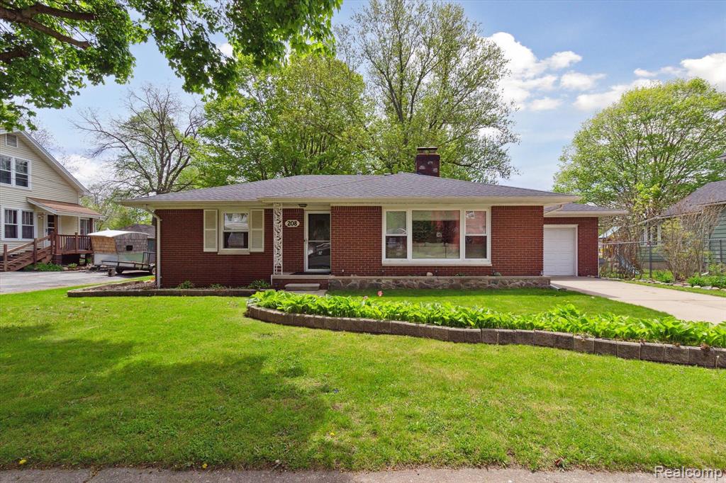 208 E SAINT CLAIR Street, Almont, MI 48003 — Photo 3