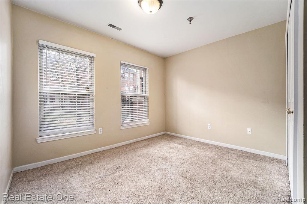25406 Saint James, Southfield, MI 48075 — Photo 17