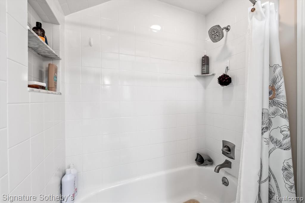 415 HILLWOOD, White Lake, MI 48383 — Photo 18