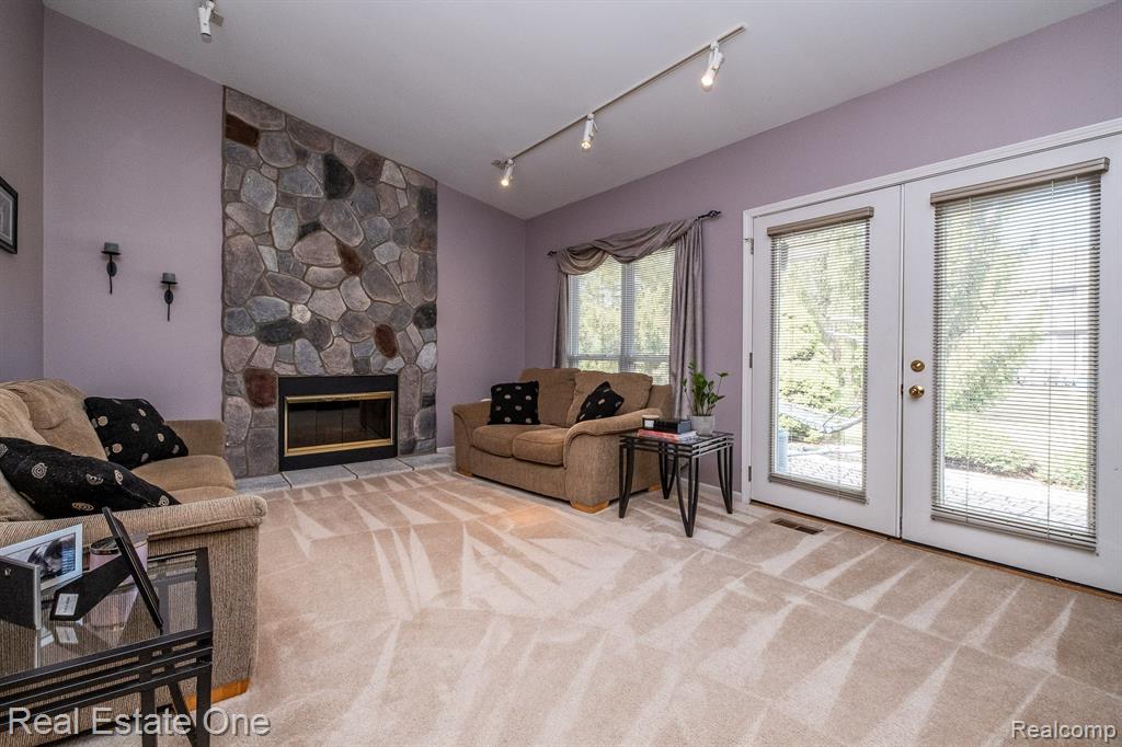 7265 WILLOW OAK Drive, West Bloomfield, MI 48324 — Photo 17