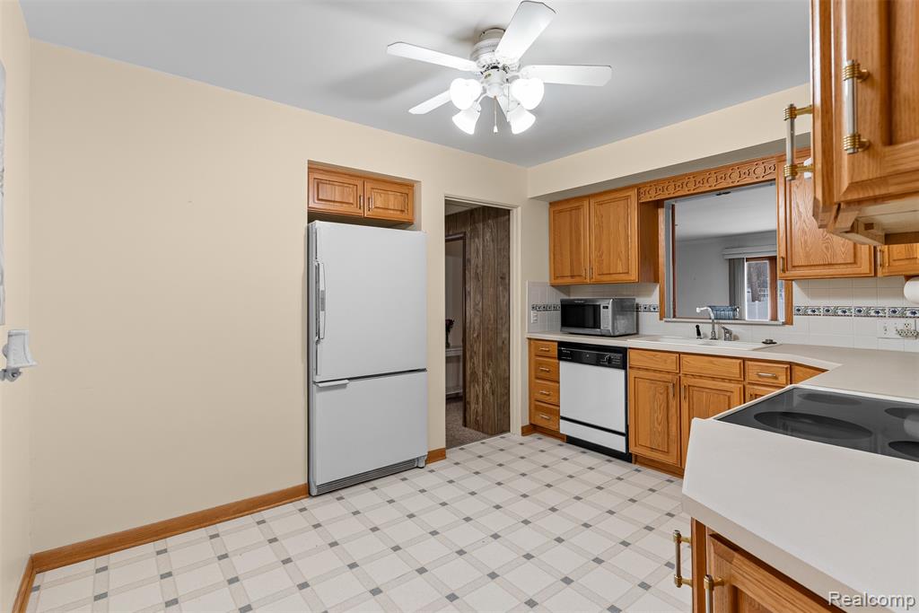 428 Sunnyside Drive, Flushing, MI 48433 — Photo 22