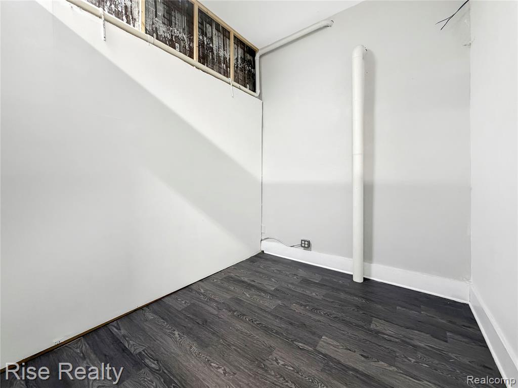 3366 S Saginaw Street, Burton, MI 48529 — Photo 4