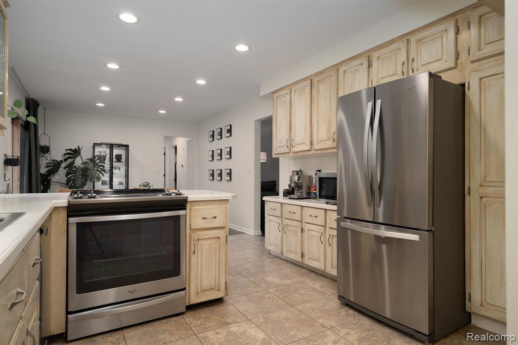 624 Slocum Drive, Auburn Hills, MI 48326 — Photo 16