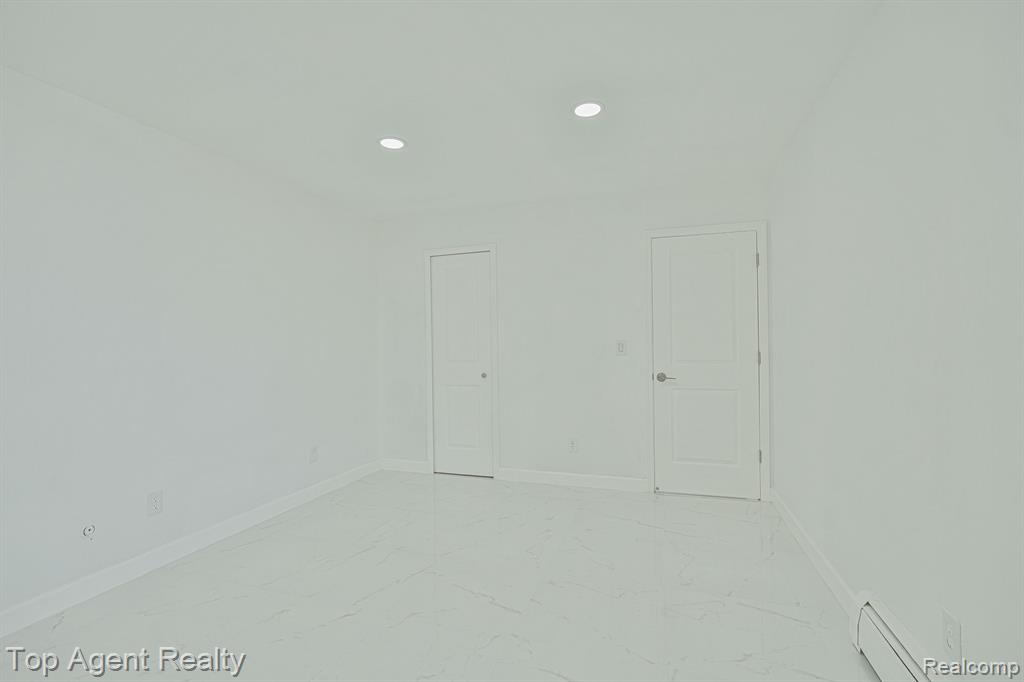 4905 CROOKS Road, B10, Royal Oak, MI 48073 — Photo 6