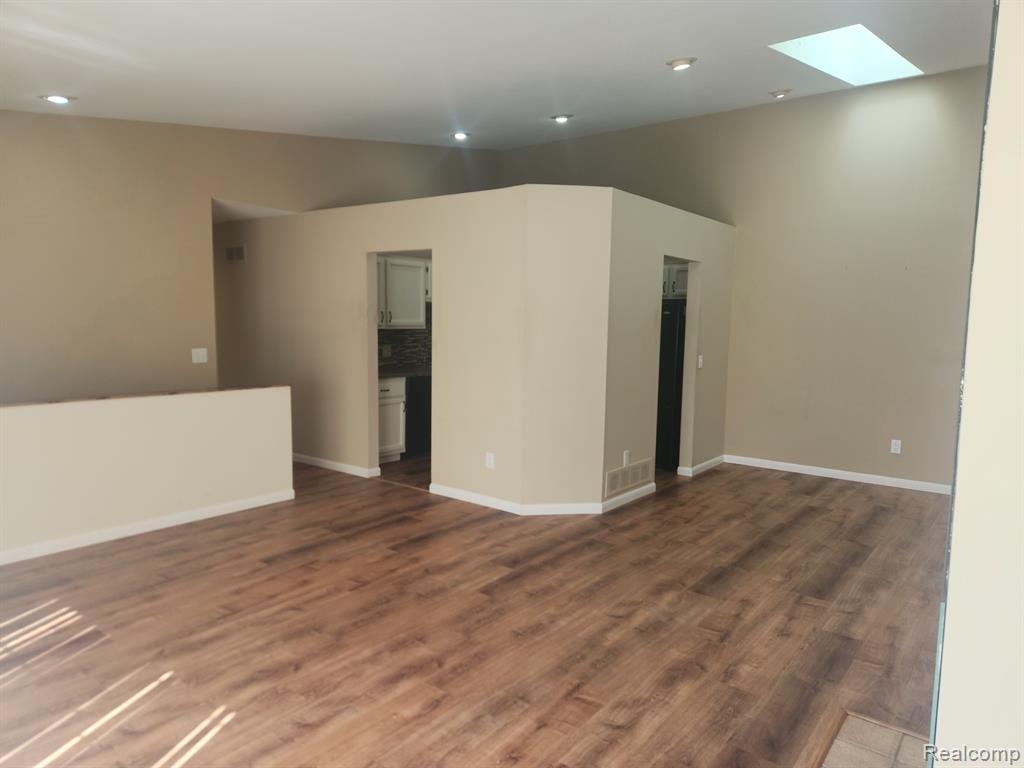 22200 PONDVIEW, Novi, MI — Photo 4