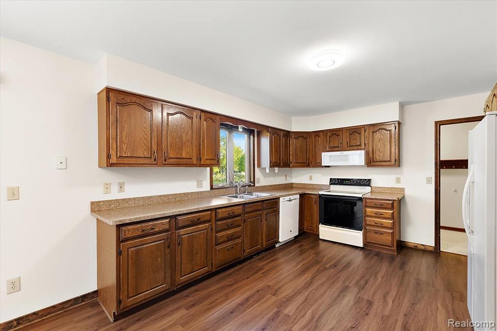 1081 Eagle Nest Drive, Rochester, MI 48306 — Photo 13