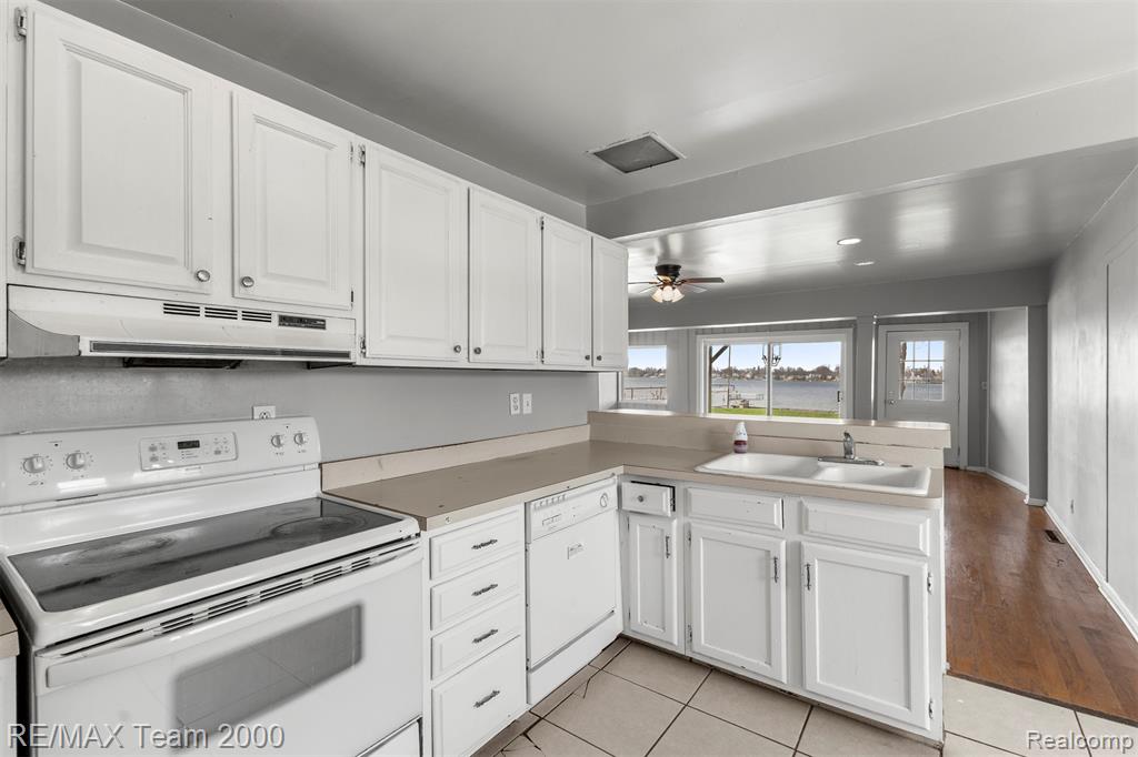 4390 Cass Elizabeth Road, Waterford, MI 48328 — Photo 12