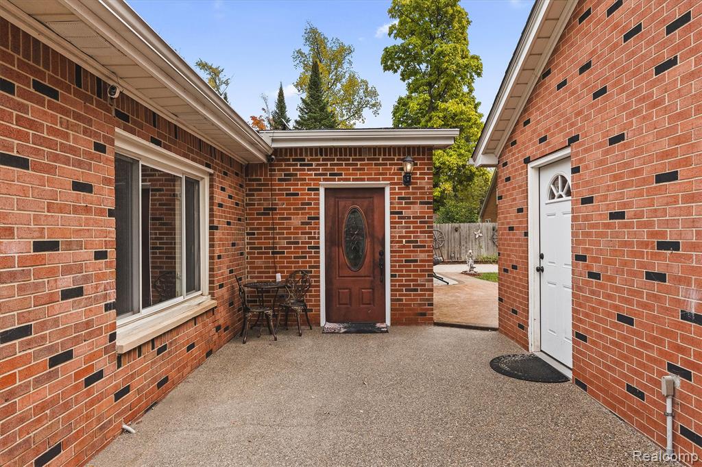 7337 Richardson Road, West Bloomfield, MI 48323 — Photo 21