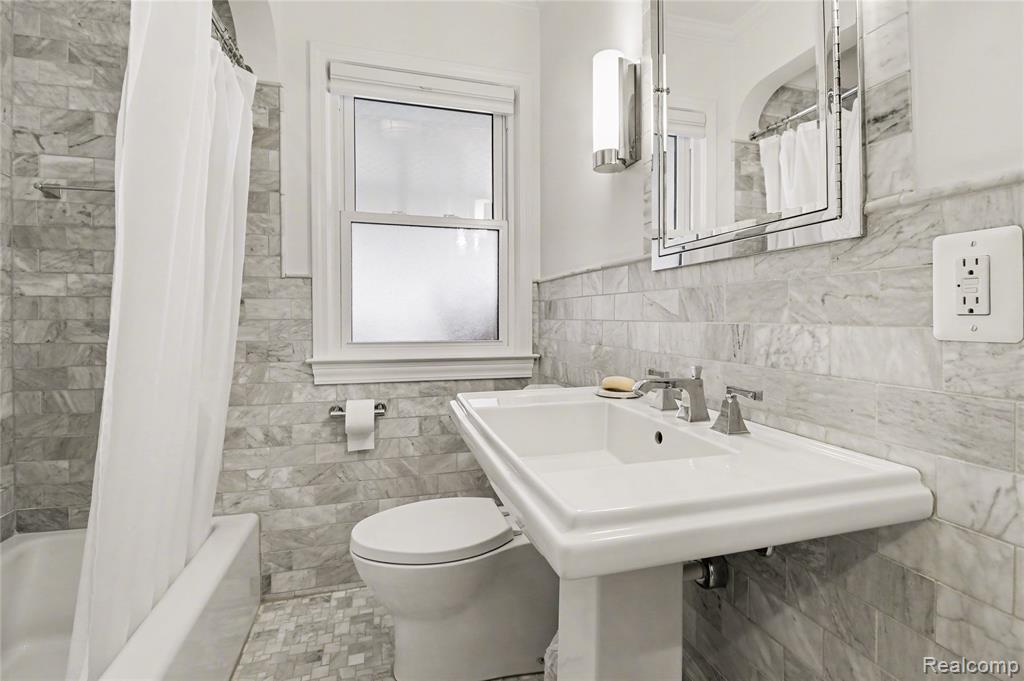 38 Maplefield Road, Pleasant Ridge, MI — Photo 14