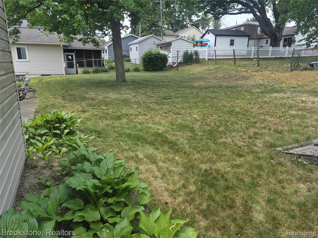 612 Buena Vista Avenue, Lake Orion, MI 48362 — Photo 8