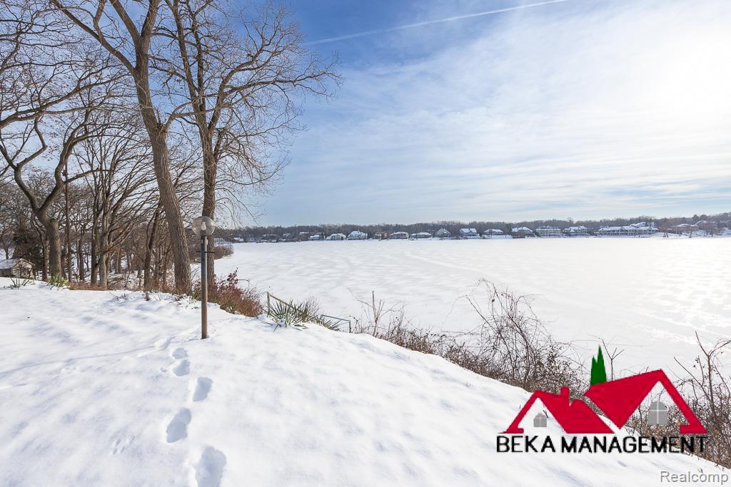 6005 Upper Straits Boulevard, West Bloomfield, MI 48324 — Photo 2