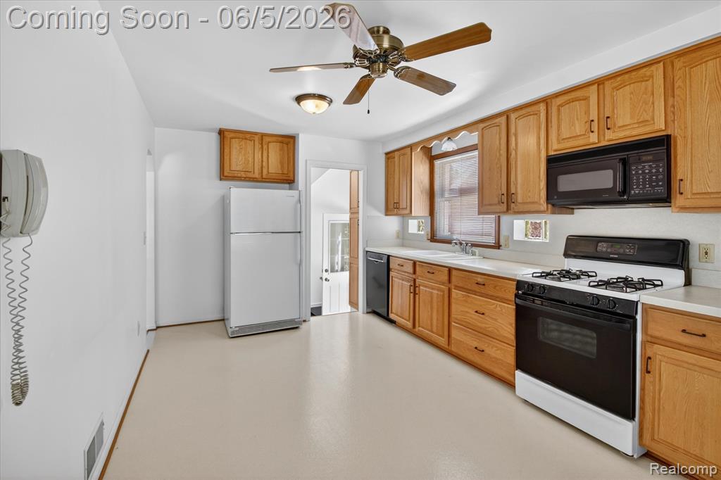 9825 Becker Avenue, Allen Park, MI 48101 — Photo 10