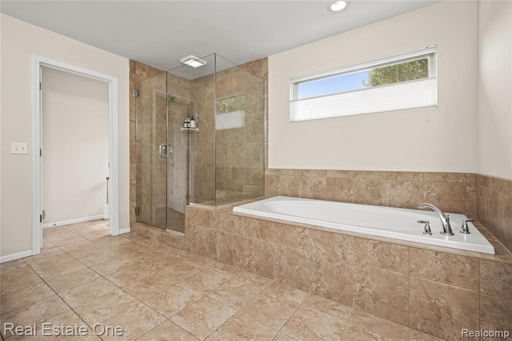 5778 Strawberry Circle, Commerce Twp, MI 48382 — Photo 38