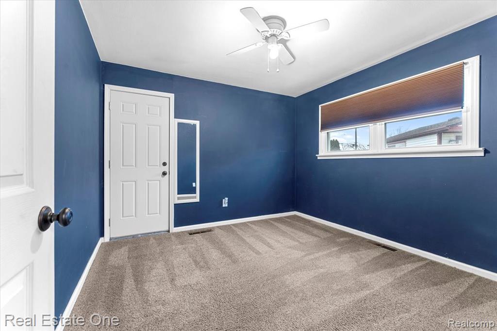 18216 Wendy Court, Riverview, MI 48193 — Photo 17