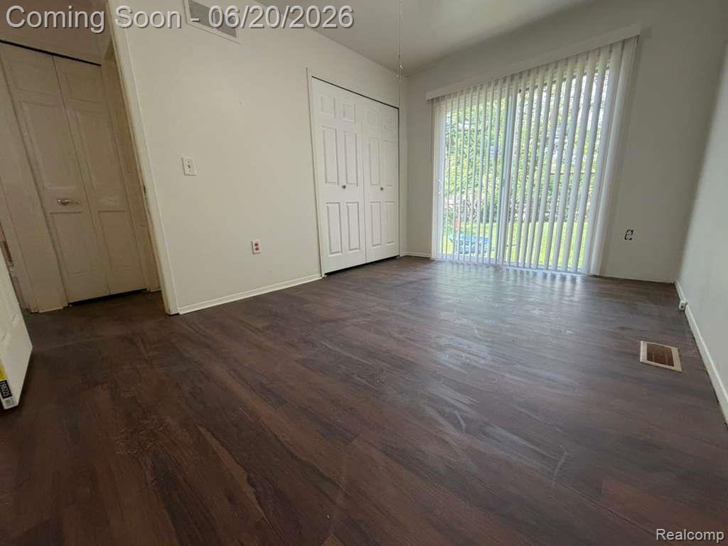 8307 S Essex Avenue, Warren, MI 48089 — Photo 9