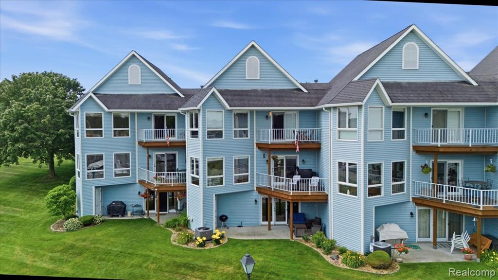 827 N Pointe, Port Huron, MI 48060 — Photo 46