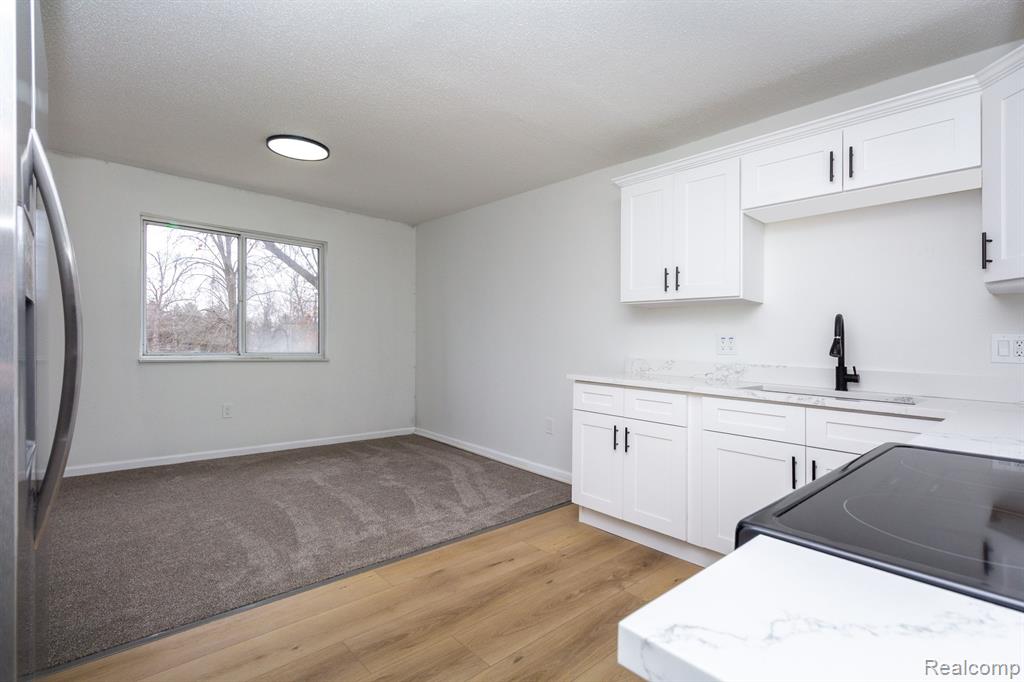 5273 HIGHLAND Road, Waterford, MI 48327 — Photo 7