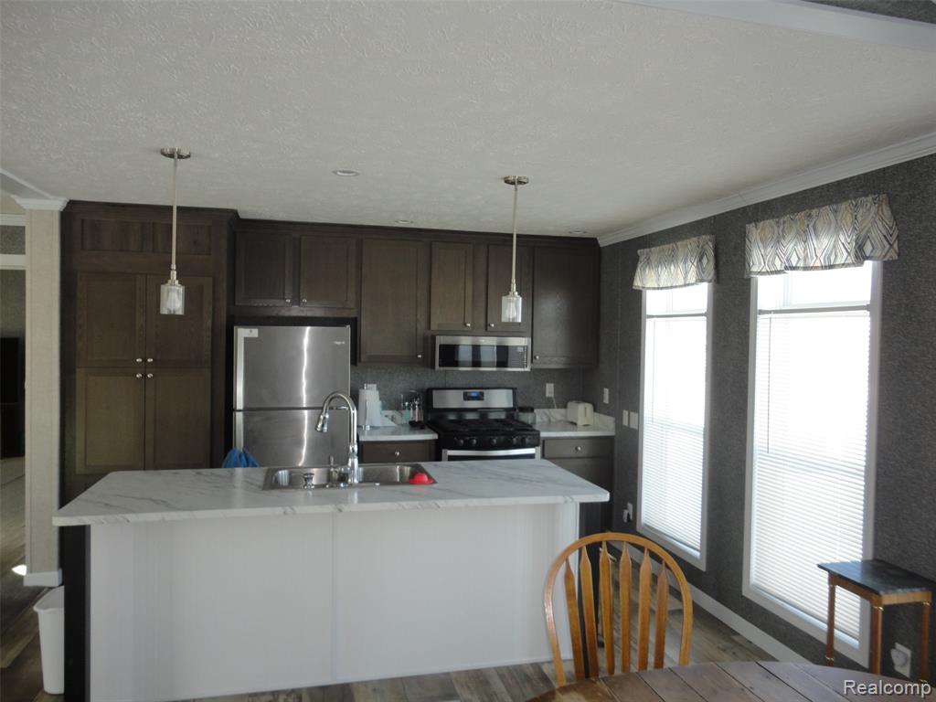 170 Newbury, Adrian, MI 49221 — Photo 5