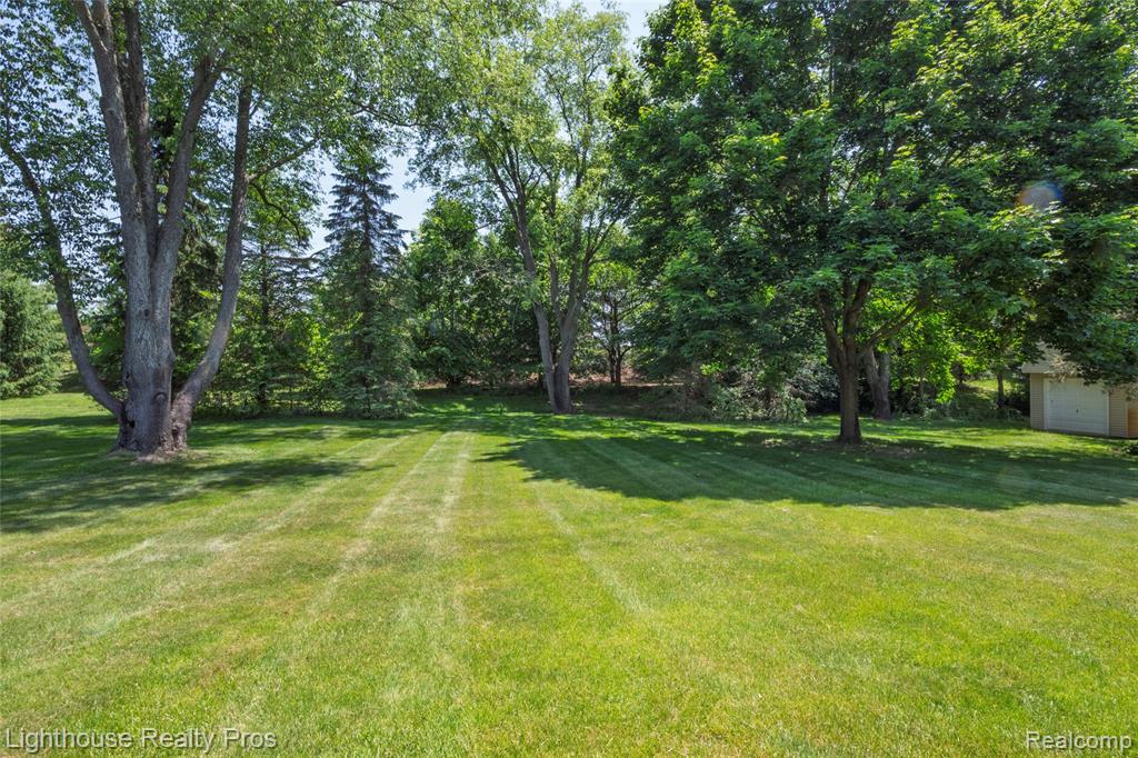 6713 Cheddar Valley Drive, Brighton, MI 48116 — Photo 32