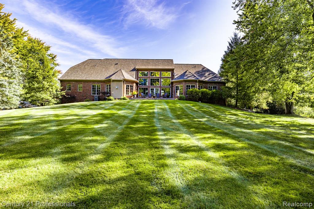 8242 Pine Hollow Court, Grand Blanc, MI 48439 — Photo 6