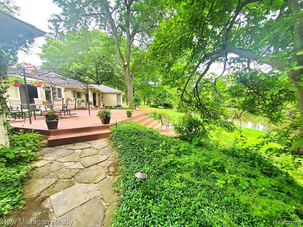 5535 WILLOW VALLEY Drive, West Bloomfield, MI — Photo 3