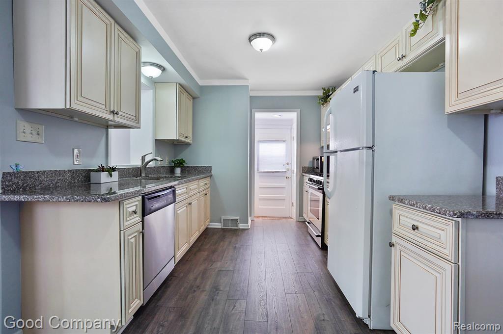 935 N MAPLE Avenue, Royal Oak, MI 48067 — Photo 4