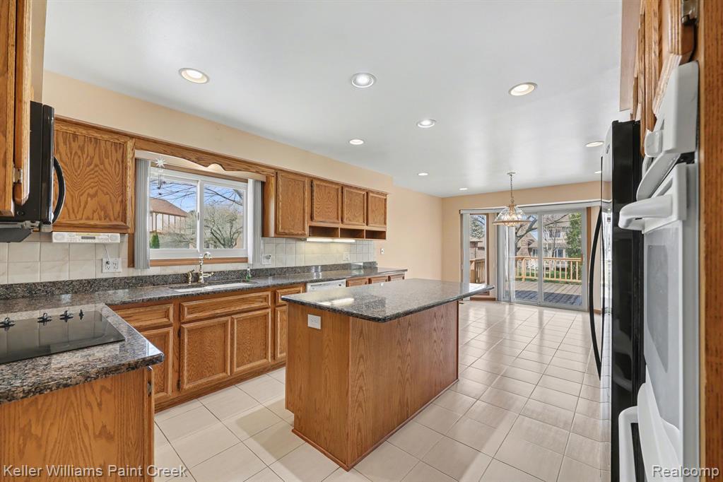 422 Parkland Court, Rochester Hills, MI 48307 — Photo 2