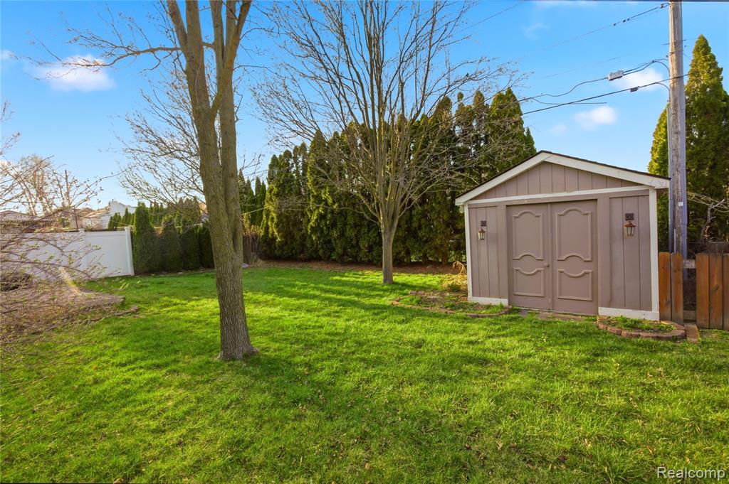 16213 Haverhill Drive, Macomb, MI 48044 — Photo 39