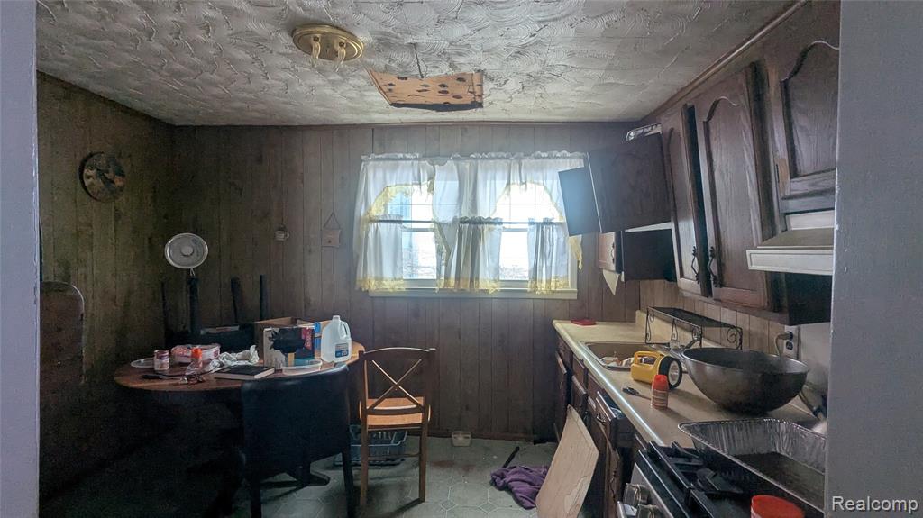 447 E Wilson Avenue, Pontiac, MI 48341 — Photo 3
