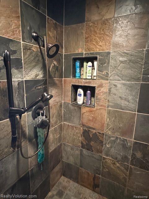 559 HEENAN Drive, Lapeer, MI 48446 — Photo 15